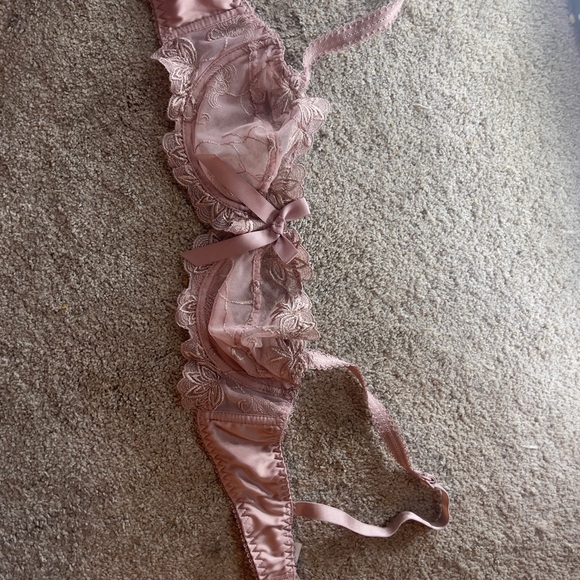 Light Pink Lace Bra - Picture 3 of 3